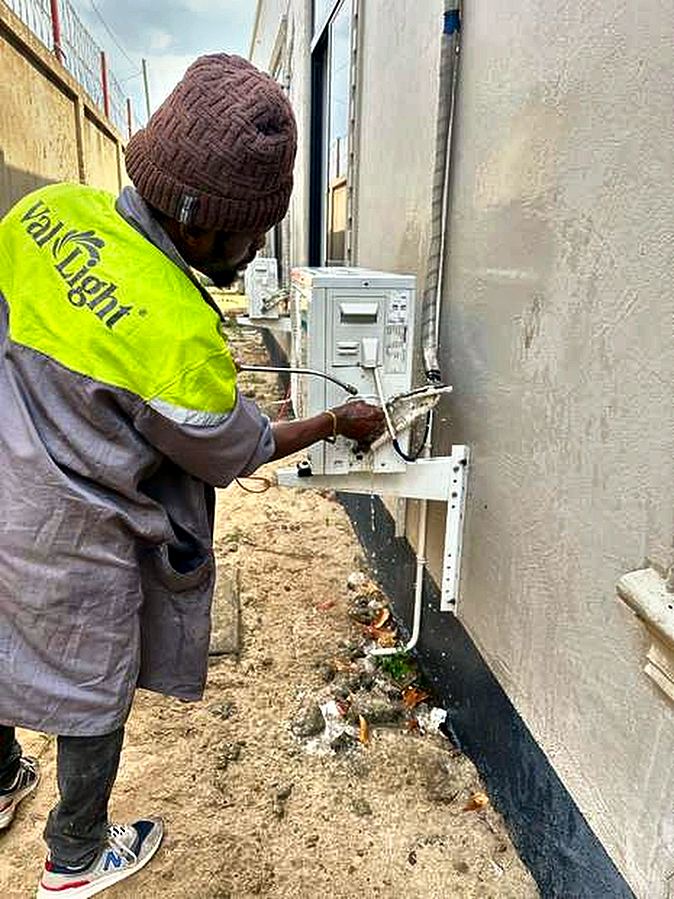 Kufunga mita na bodi ya nje — Gibons Electrical Solutions, Dar es Salaam